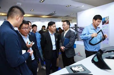 圣戈班走進(jìn)BJEV 一塊車窗玻璃背后的力與美技術(shù)交流紀(jì)實(shí)