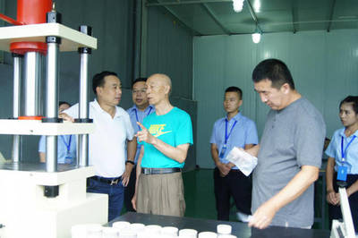 原解放軍防化院專家朱新文一行蒞臨靖泰指導(dǎo)，推動煙劑技術(shù)成果轉(zhuǎn)化落地